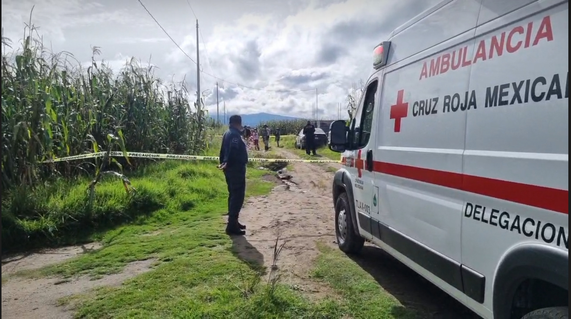 Violento amanecer, en Chiautempan hallan encostalado en terrenos de labor 
