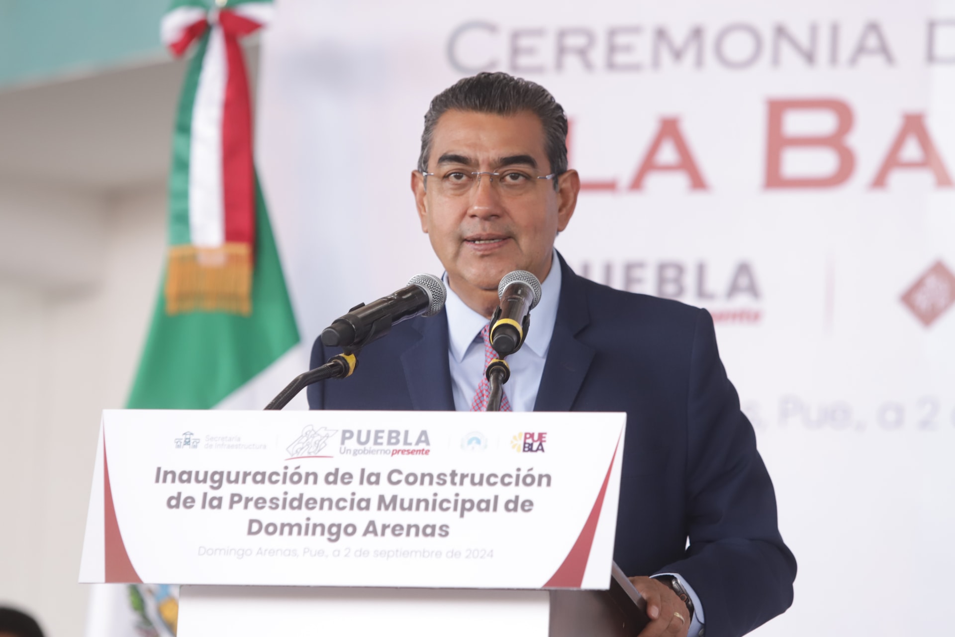 Inauguran presidencia municipal y plaza cívica en Domingo Arenas, Puebla