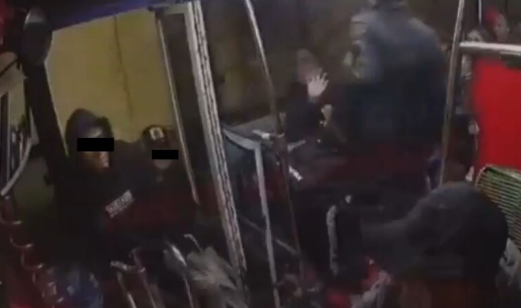 Por: Cortesía Video capta asalto en Ruta JBS 'Los Morados' en Puebla; vecinos identifican ladrones