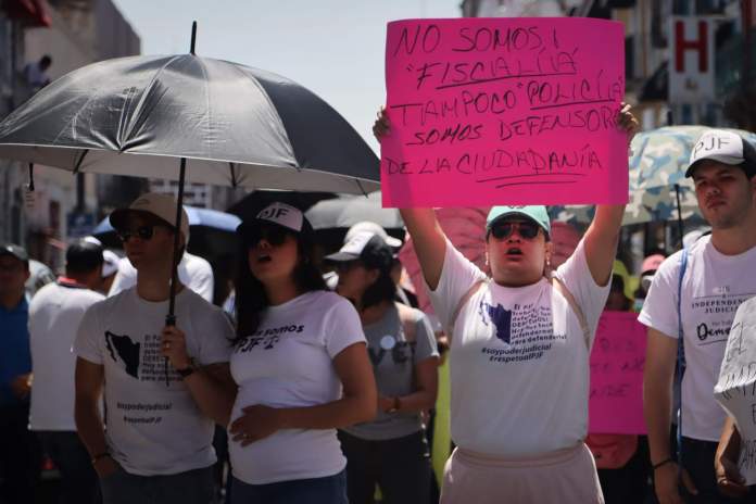 Por: Cortesía Protestas bloquean la Cámara de Diputados mientras se discute la reforma judicial