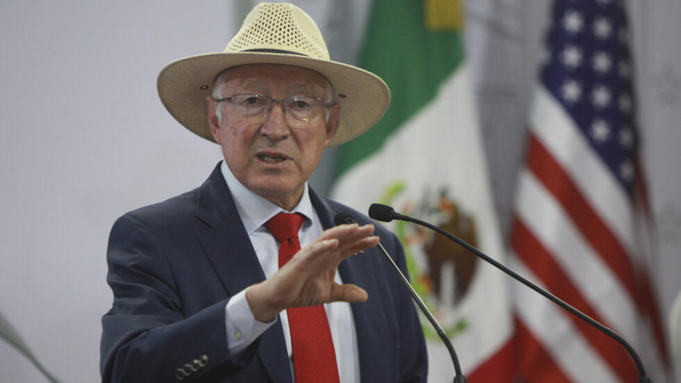 Por: Cortesía Ken Salazar reitera preocupaciones sobre reforma judicial en México, pero mantiene respeto por AMLO