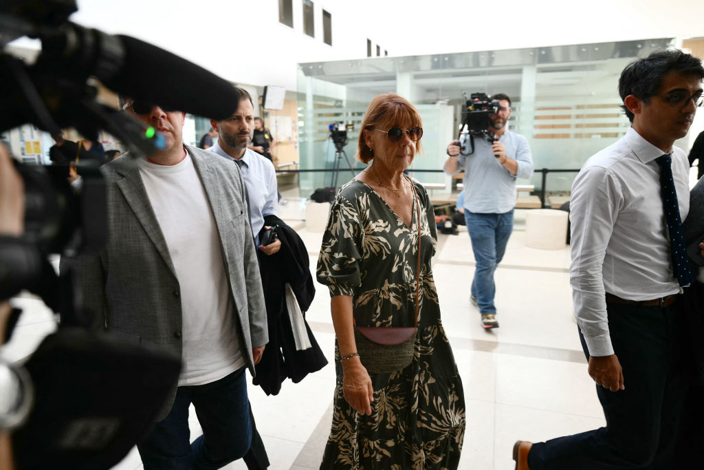 Por: Cortesía Escalofriante juicio en Francia: Hombre acusado de drogar y abusar a su esposa con 50 hombres