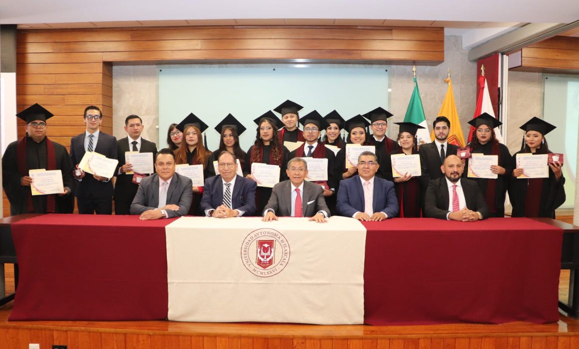 Egresan nuevos politólogos de la UATX