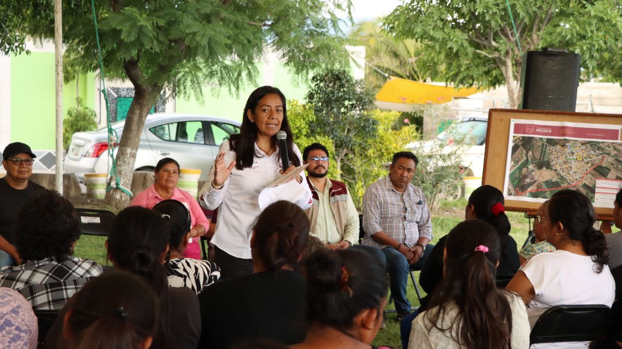 Por: Cortesía Ariadna Ayala entrega calentadores solares, beneficiando a familias de Atlixco