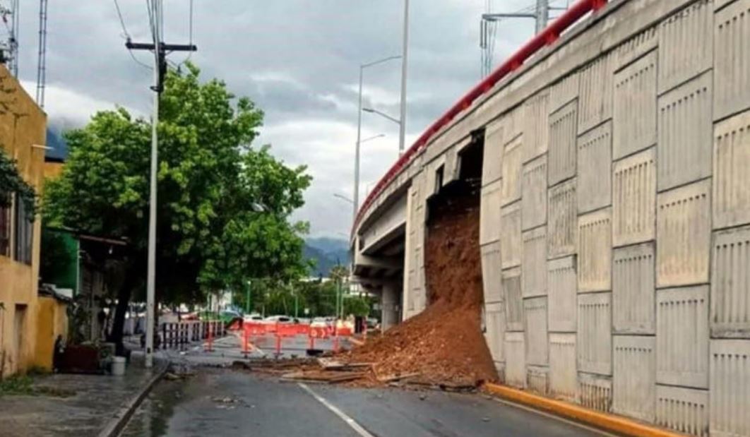 Por: Cortesía Colapsa puente en San Pedro Garza: lluvia y daños estructurales lo derriban