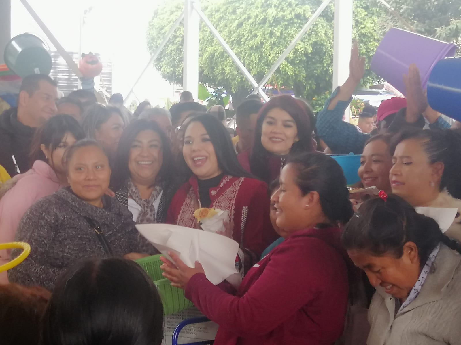 Por: Cortesía Lula Pineda Tonantzin Fernández comprometida a preservar y mejorar la tradición del trueque en San Pedro Cholula