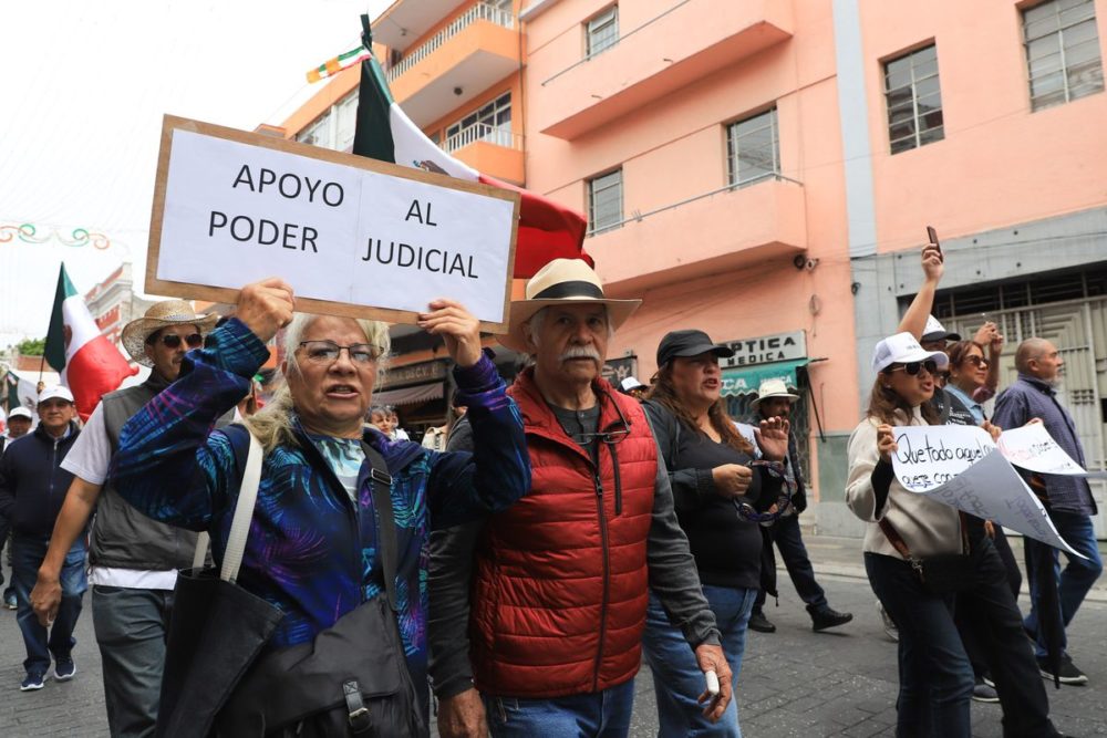 Trabajadores del Poder Judicial marchan en Puebla contra la reforma judicial
