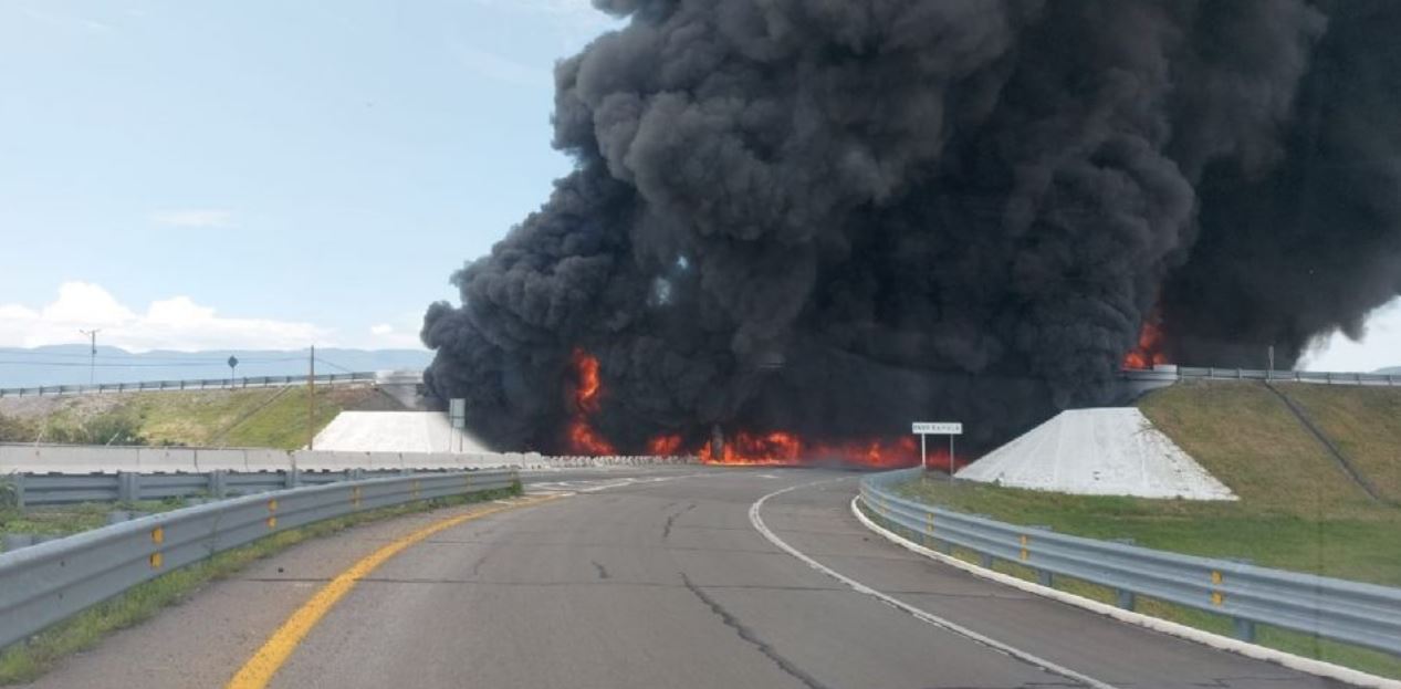 Por: Cortesía Explosión de pipa en la autopista Guadalajara-Colima deja un muerto y caos vial