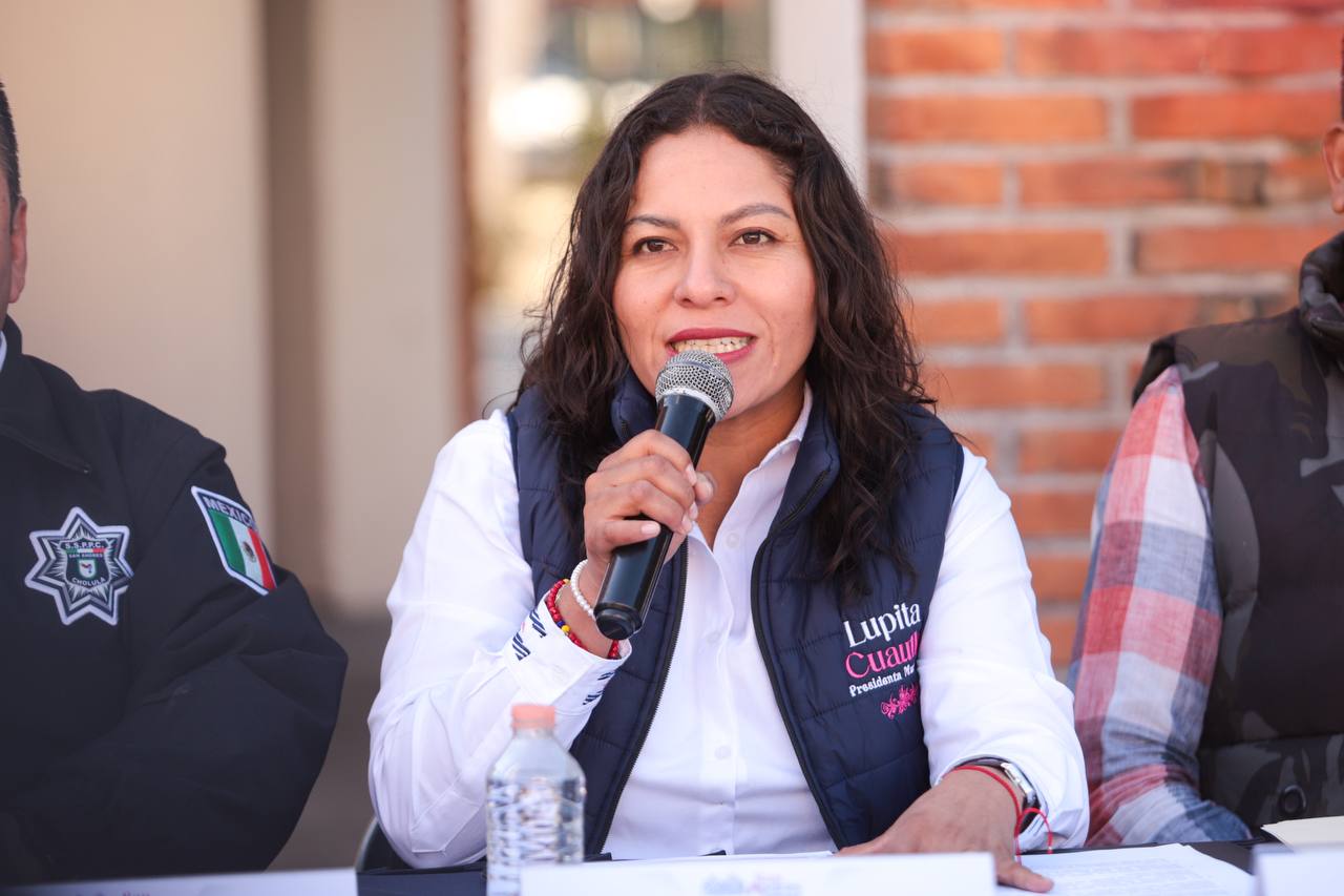 Omar Muñoz realiza caminata nocturna en Cuatro Caminos 