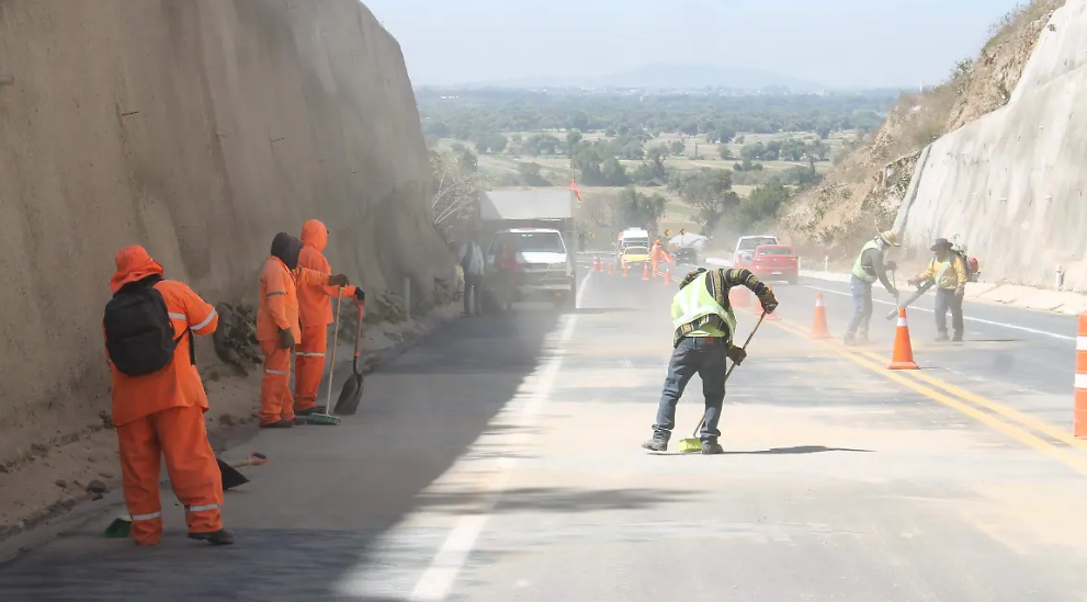 Foto: Cortesía Desgaje de cerro bloquea la autopista Tlaxcala-Puebla en Zacualpan