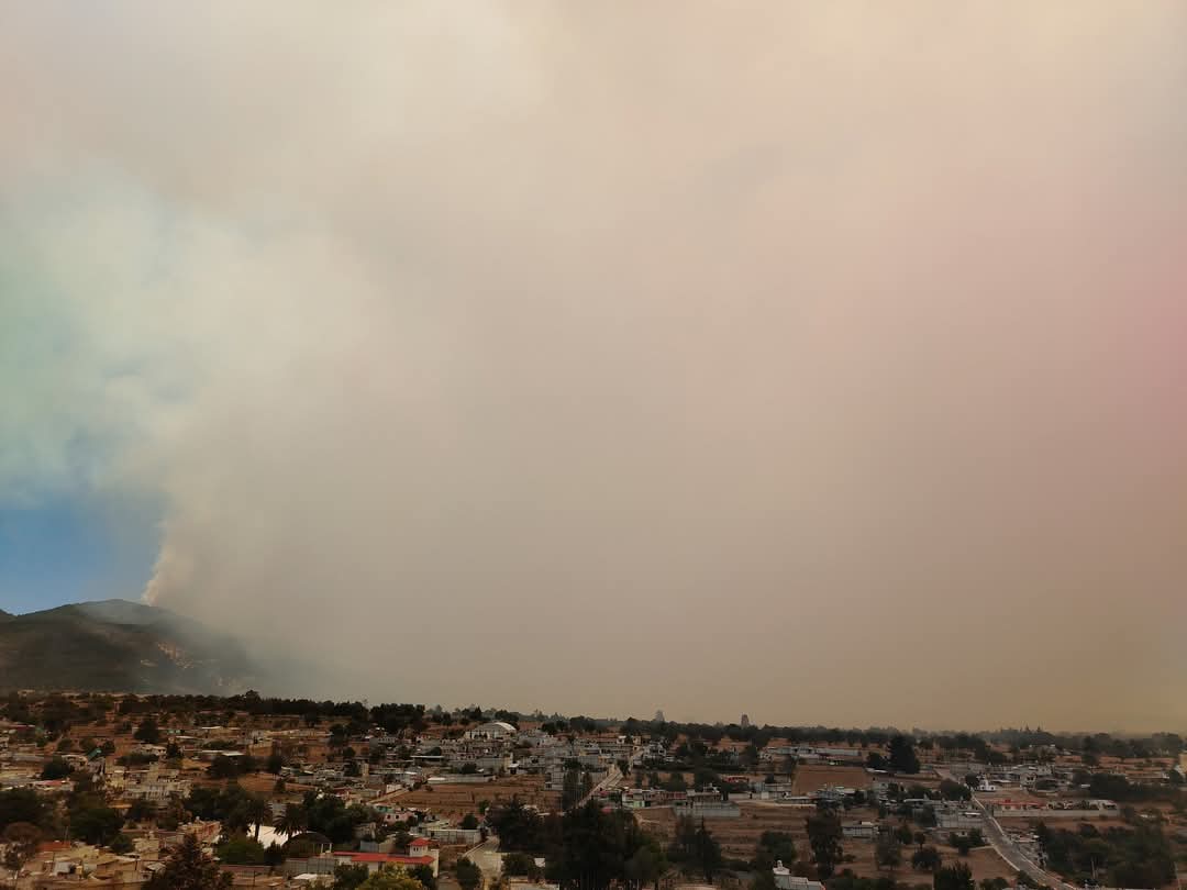 Pide Atltzayanca apoyo a la población para combatir incendio