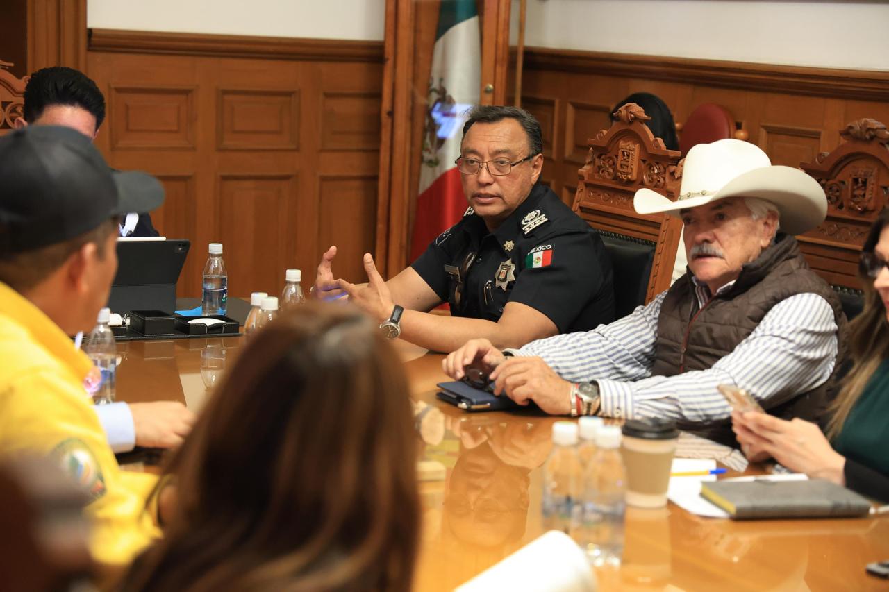 Tlaxcala intensifica combate a incendio forestal activo en Atltzayanca