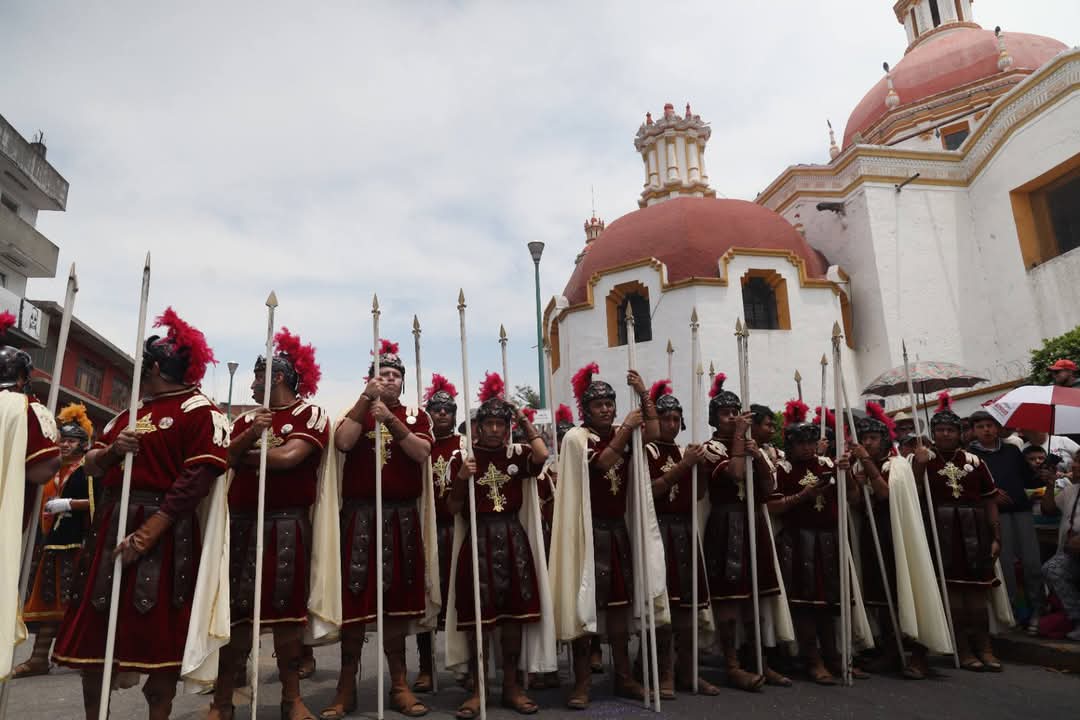 Saldo blanco durante tradicional Viacrucis en Chiautempan 