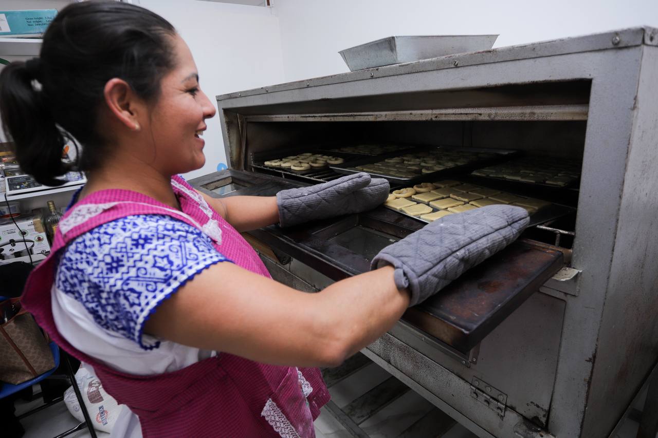 Comunicado oficial Rescatan tradiciones con taller de muéganos en San Andrés Cholula