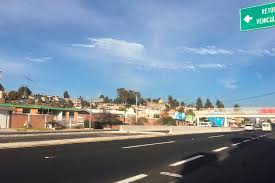 Mujer queda atrapada tras choque en Chiautempan; su hijo sale ileso