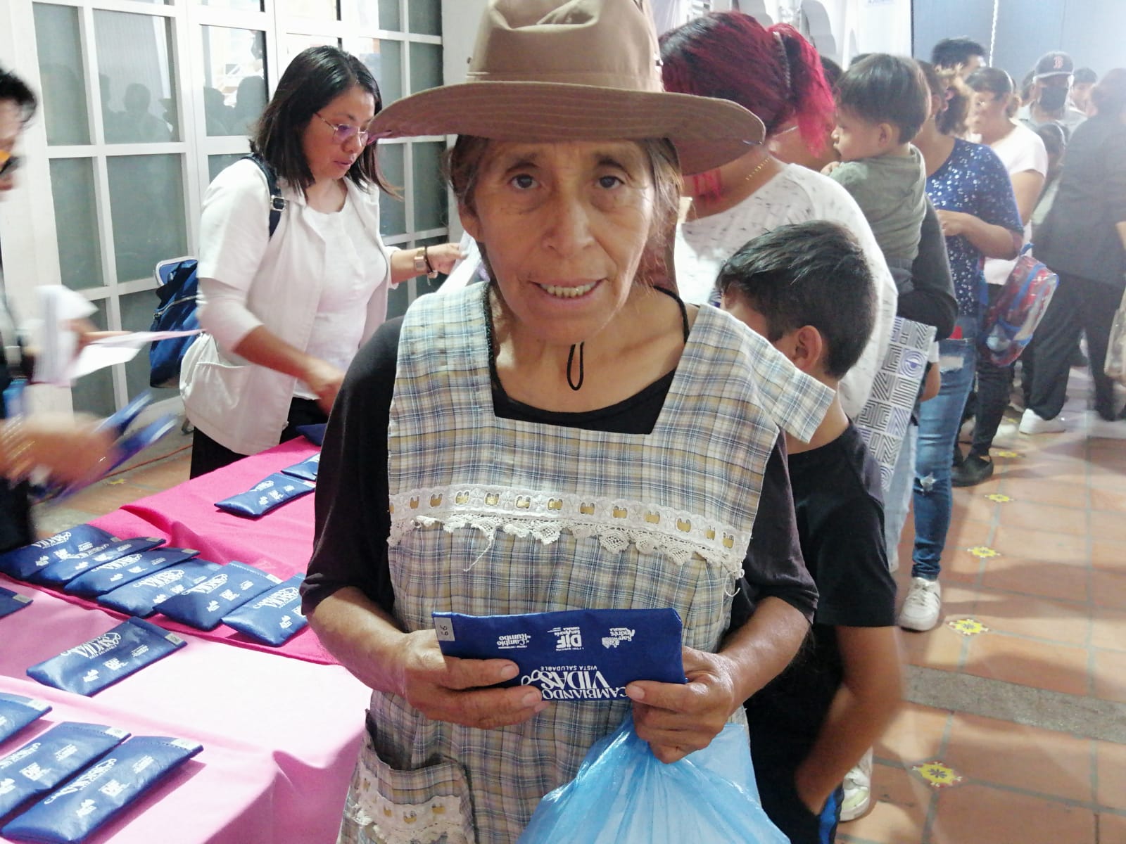 Por: Cortesía Lula Pineda Entregan más de 500 lentes en San Andrés Cholula como parte del programa “Cambiando Vidas con Vista Saludable”