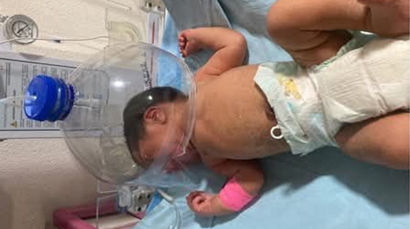 Foto: Cortesía Bebé recibe oxígeno con botella en hospital de Tabasco; hay sanciones