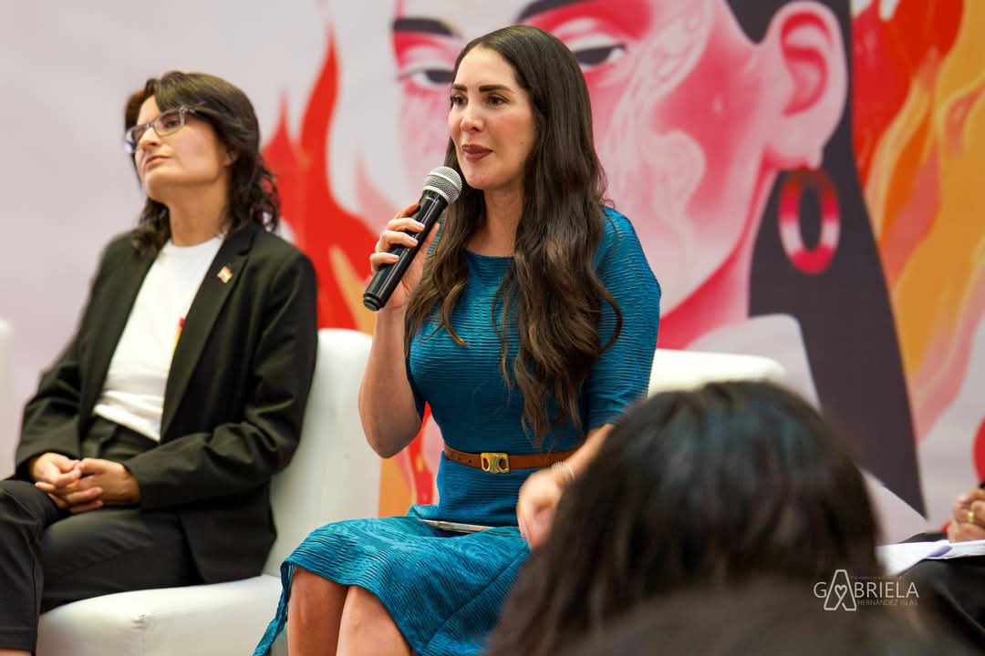 Confrontan a Aurora Villeda durante foro por el Día de la Visibilidad Lésbica 
