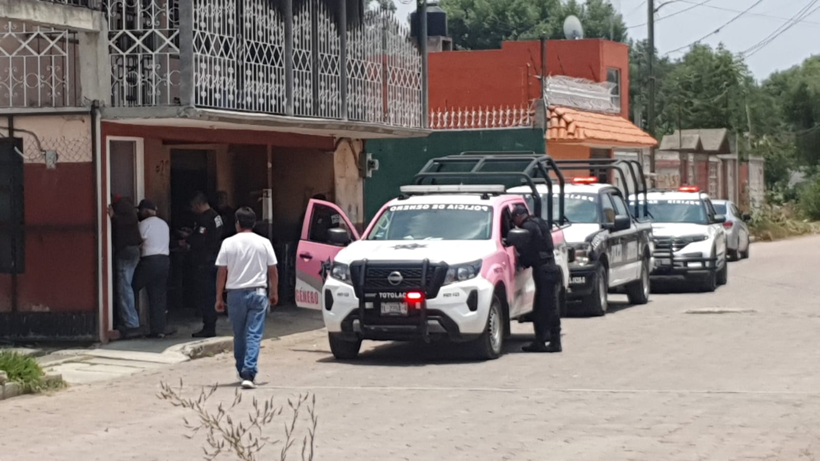 Comando armado irrumpe en taller de Totolac; despojan a víctimas de vehículos, dinero y dejan un herido