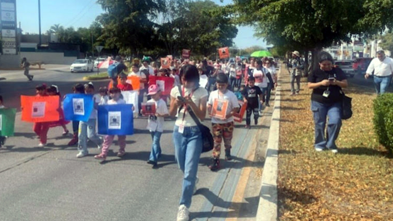 Foto: Cortesía Niñas, niños y activistas disfrazados marchan en Sinaloa por familiares desaparecidos