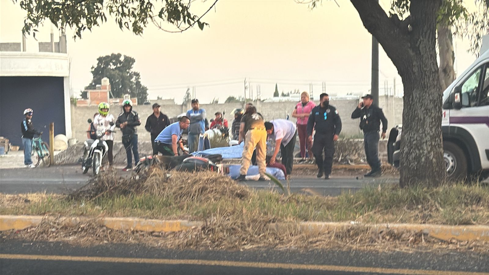 Motociclista pierde la vida tras colisionar con una grúa sobre Vía Corta Chiautempan-Puebla