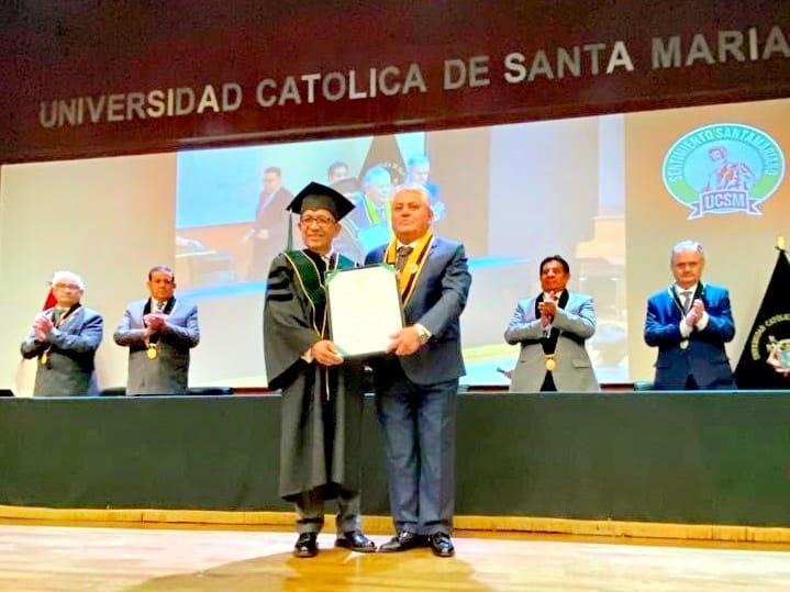 Doctor Serafín Ortiz recibe Honoris Causa por su legado educativo