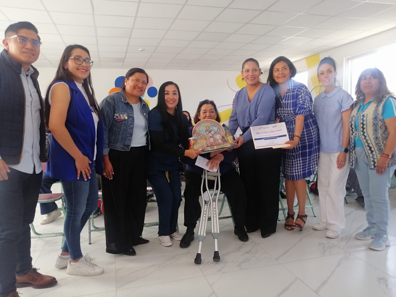 Por: Cortesía Lula Pineda Guadalupe Cuautle encabeza encuentro con familias de niñas y niños de TEA