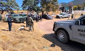 Frustran robo armado en Tlaxco y aseguran dos camionetas robadas