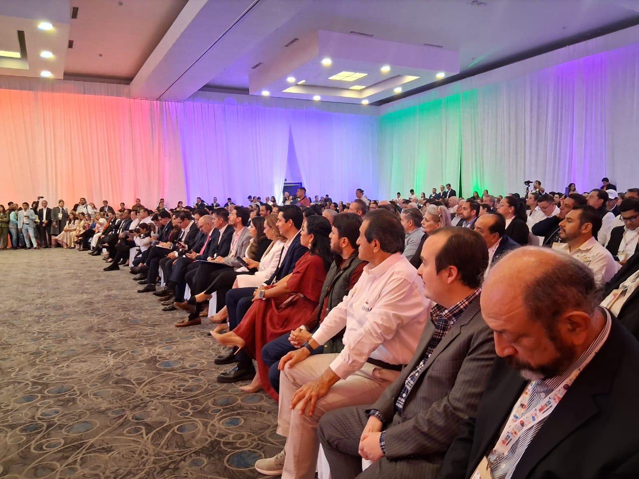 Tlaxcala impulsa el turismo profesional en el Tianguis 2025