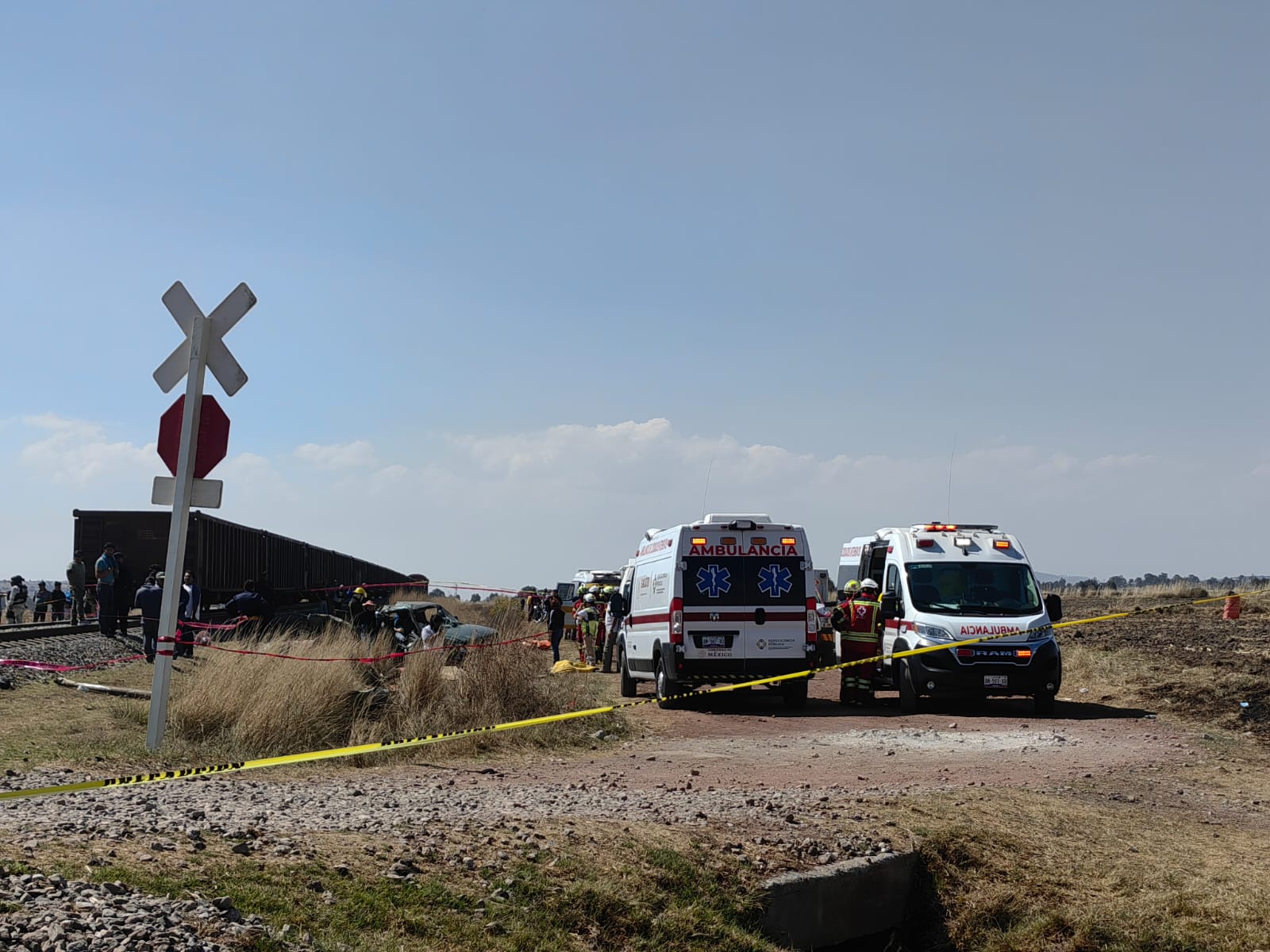 Camioneta intenta ganarle paso al tren en Muñoz de Domingo Arenas; hubo tres muertos