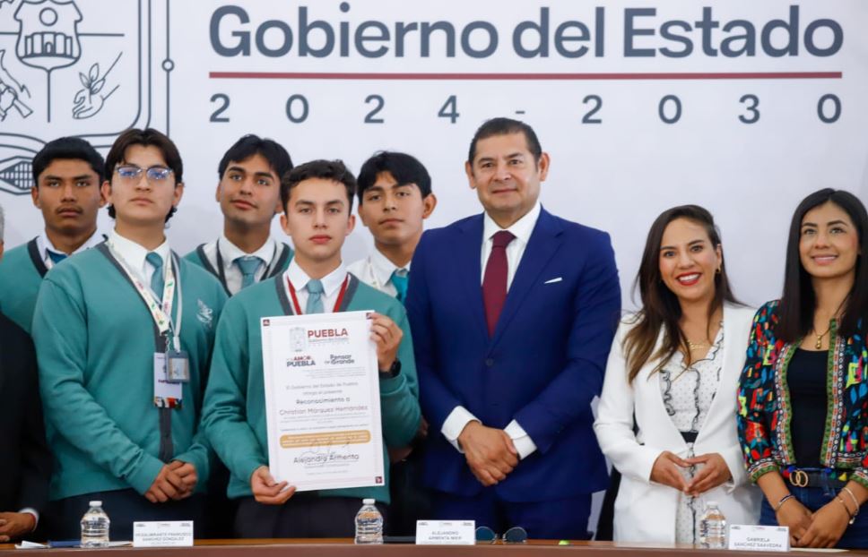 Foto: Cortesía Gobierno de Puebla reconoce a estudiantes que brillaron en FAN 2025