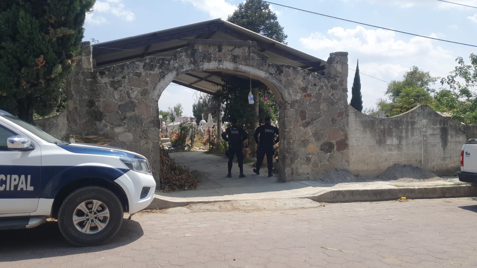 Hallan sin vida a sargento del Ejercito Mexicano dentro de panteón en Tetlanohcan