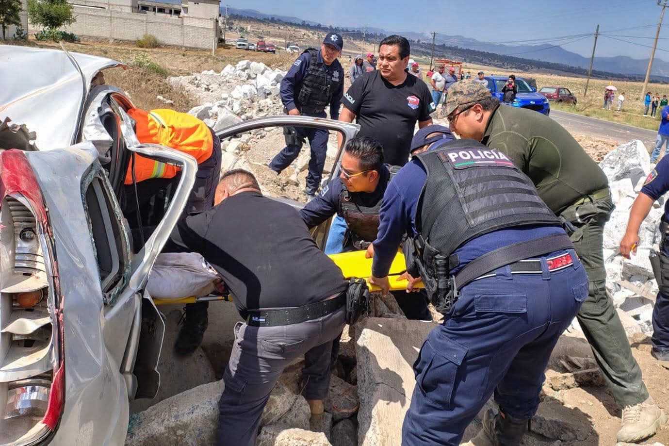Tragedia en la carretera Huamantla–Benito Juárez: volcadura deja un menor muerto y varios heridos