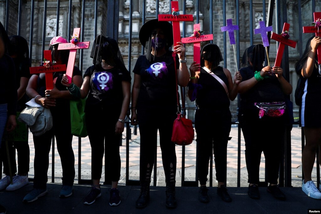 Por: Cortesía Lula Pineda A casi tres décadas del crimen, presunto feminicida recibe prisión domiciliaria y desata indignación