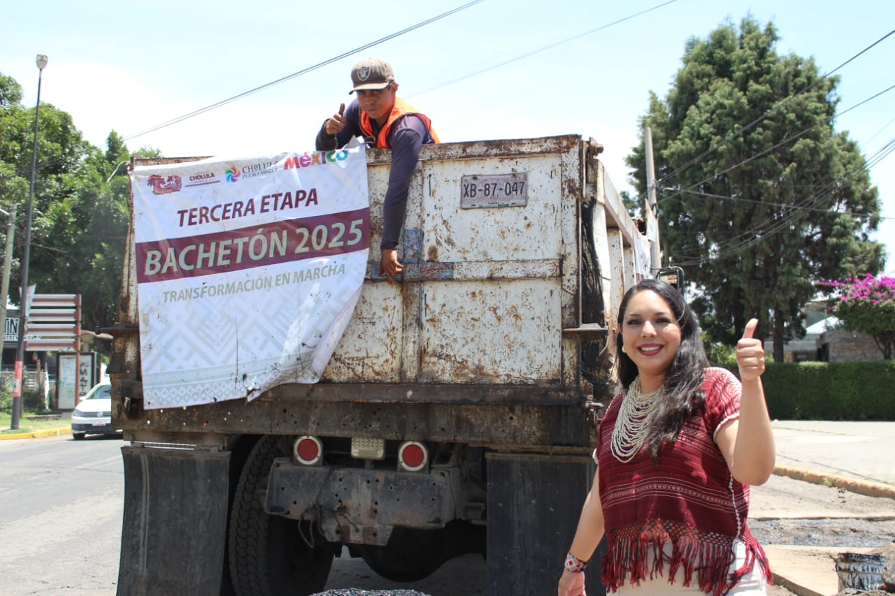 Supervisa Tonantzin Fernández obras de bacheo en San Pedro Cholula