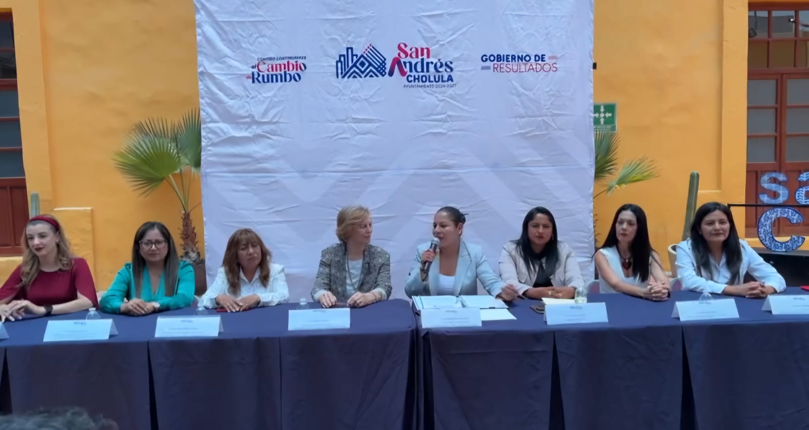 Entrega Guadalupe Cuautle donativo de 100 mil pesos a la Cruz Roja Mexicana