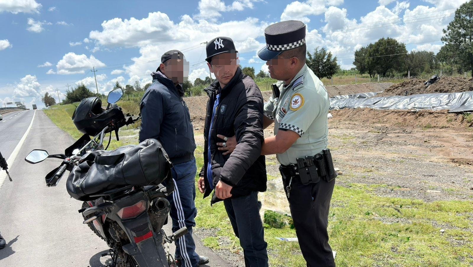 Foto: Cortesía Guardia Nacional frustra posible asalto y detiene a dos hombres armados en Hueyotlipan