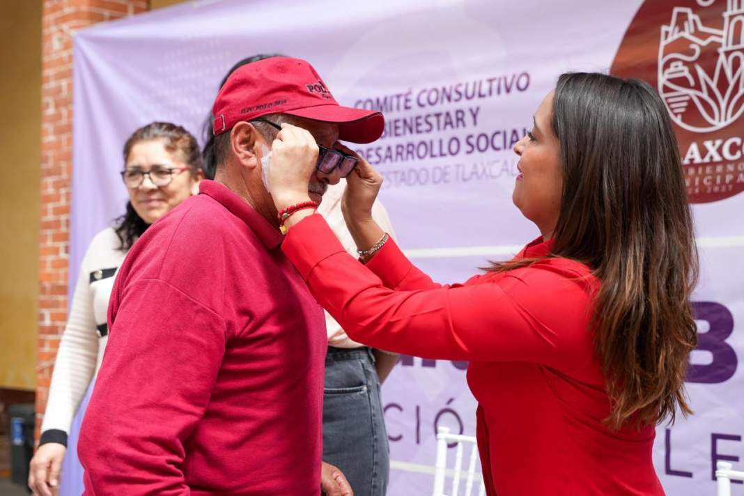 Foto: Cortesía Tlaxco recibe 800 lentes gracias al Comité de Bienestar y Desarrollo Social