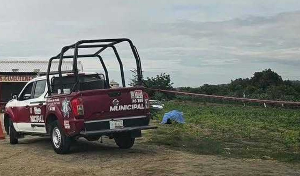 Encuentran cadáver envuelto en cobija en carretera de Nealtican