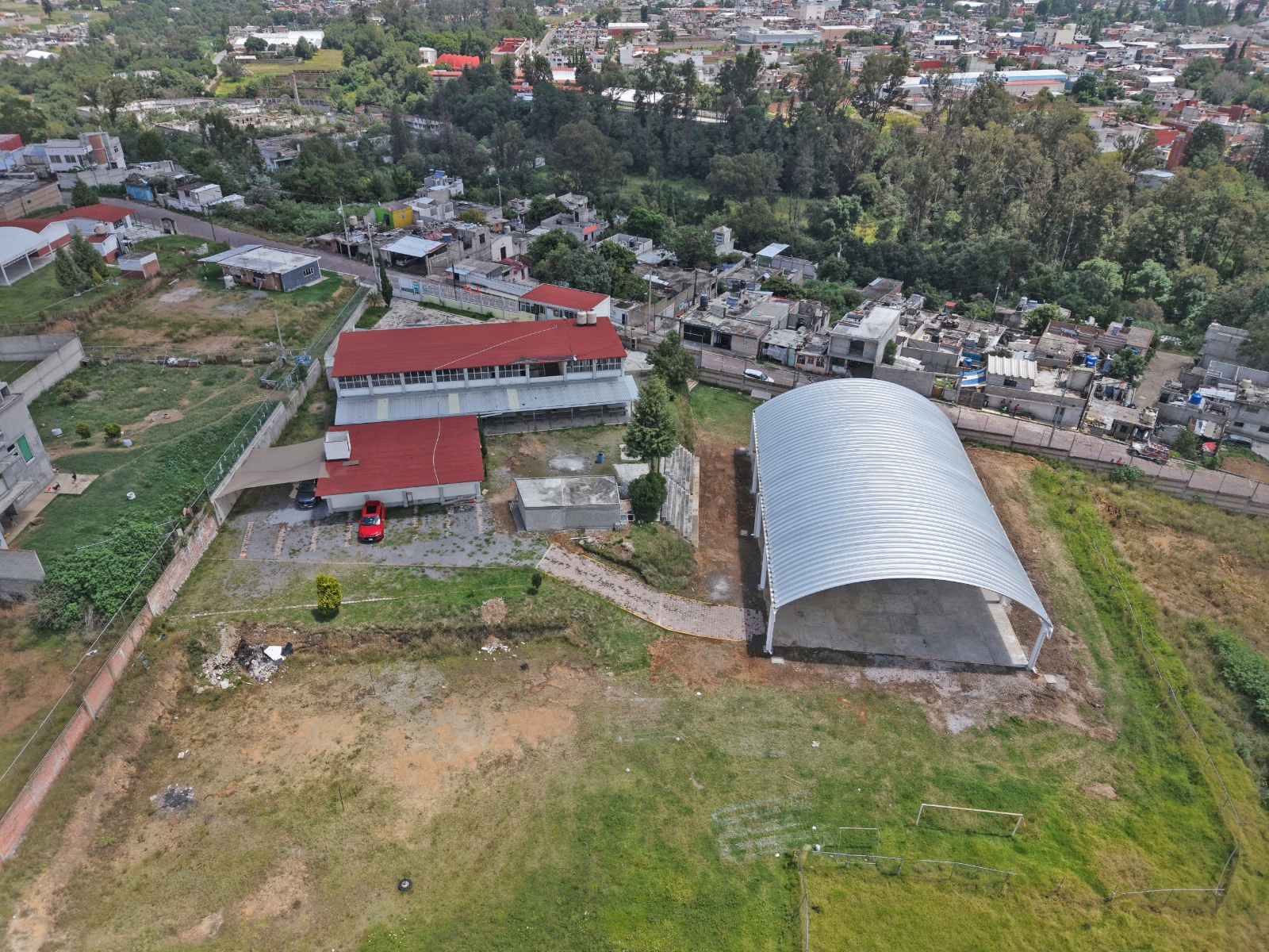 Supervisa Omar Muñoz arco techo en San Lorenzo Almecatla 