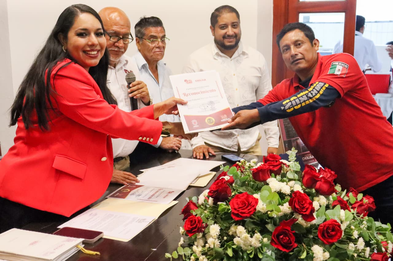 Reconoce Tonantzin Fernández a bomberos de San Pedro Cholula y la zona conurbada