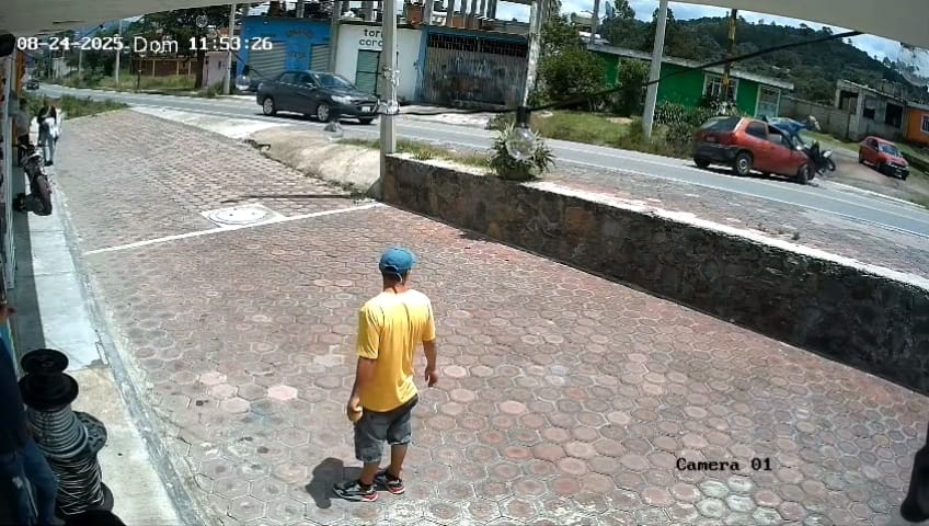 Foto: Cortesía Conductora huye tras provocar accidente en Tzompantepec; motociclistas resultaron heridos