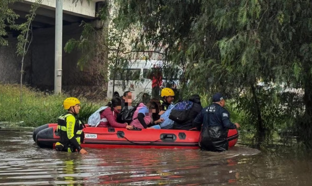 Foto: Cortesía Lluvias en Querétaro dejan inundaciones y rescate de trabajadores atrapados