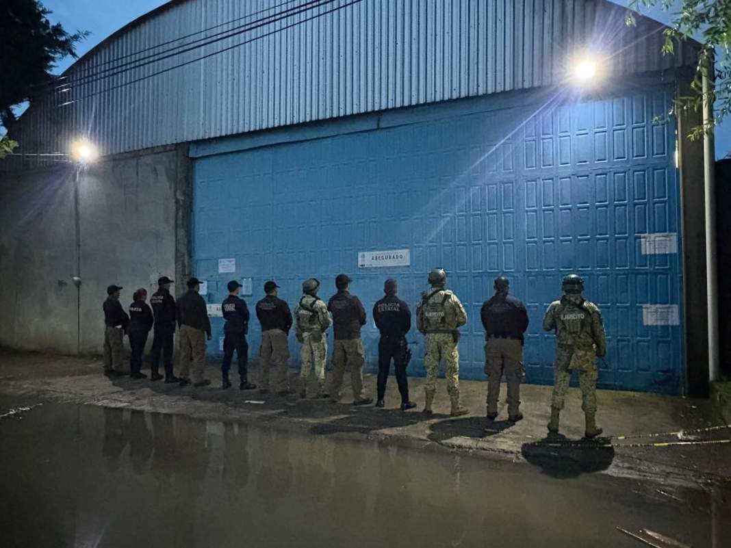 Foto: Cortesía FGR Tlaxcala asegura tractocamión y electrodomésticos tras cateo exitoso