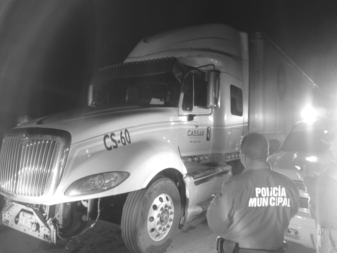 Foto: Cortesía Frustra Policía Municipal de Hueyotlipan robo de tractocamión cargado con papel