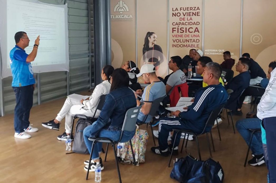 Foto: Cortesía Tlaxcala capital impulsa la capacitación nacional de árbitros en Futbol Popular 6×6