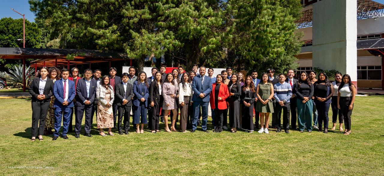 Foto: Cortesía UPTx lidera en México con 7 generaciones de asesores certificados por AMIB