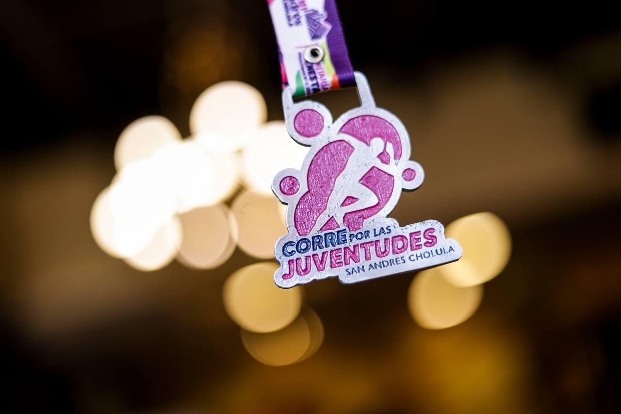 Lupita Cuautle presenta playera y medalla de “Corre por las Juventudes 2025”
