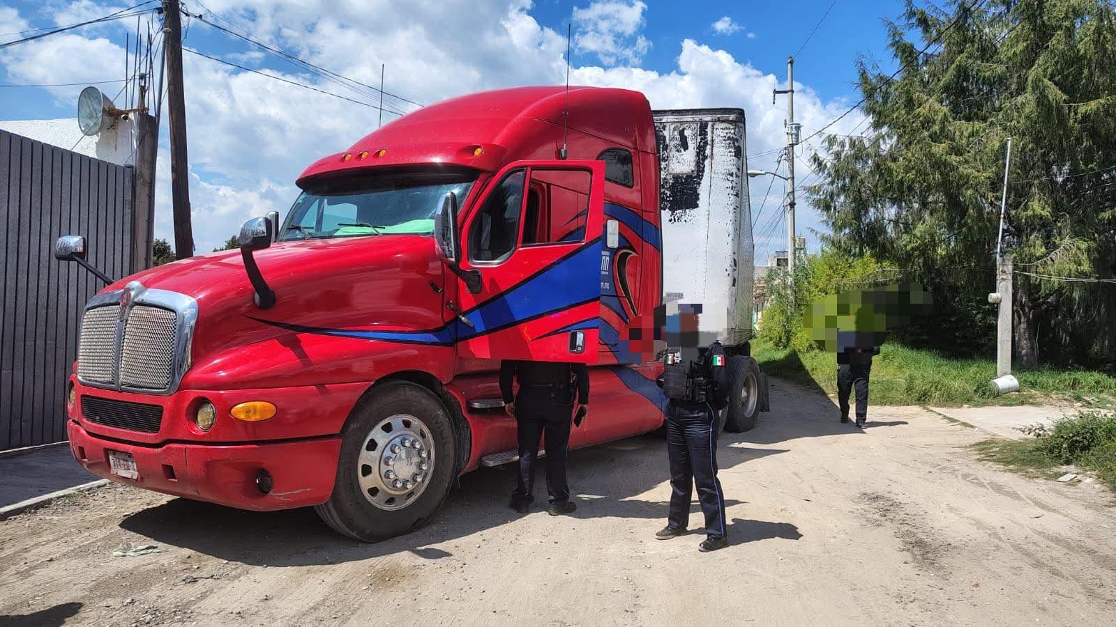 Foto: Cortesía En persecución frustran robo de tráiler por sujetos armados en la Vía Corta Chiautempan–Puebla.