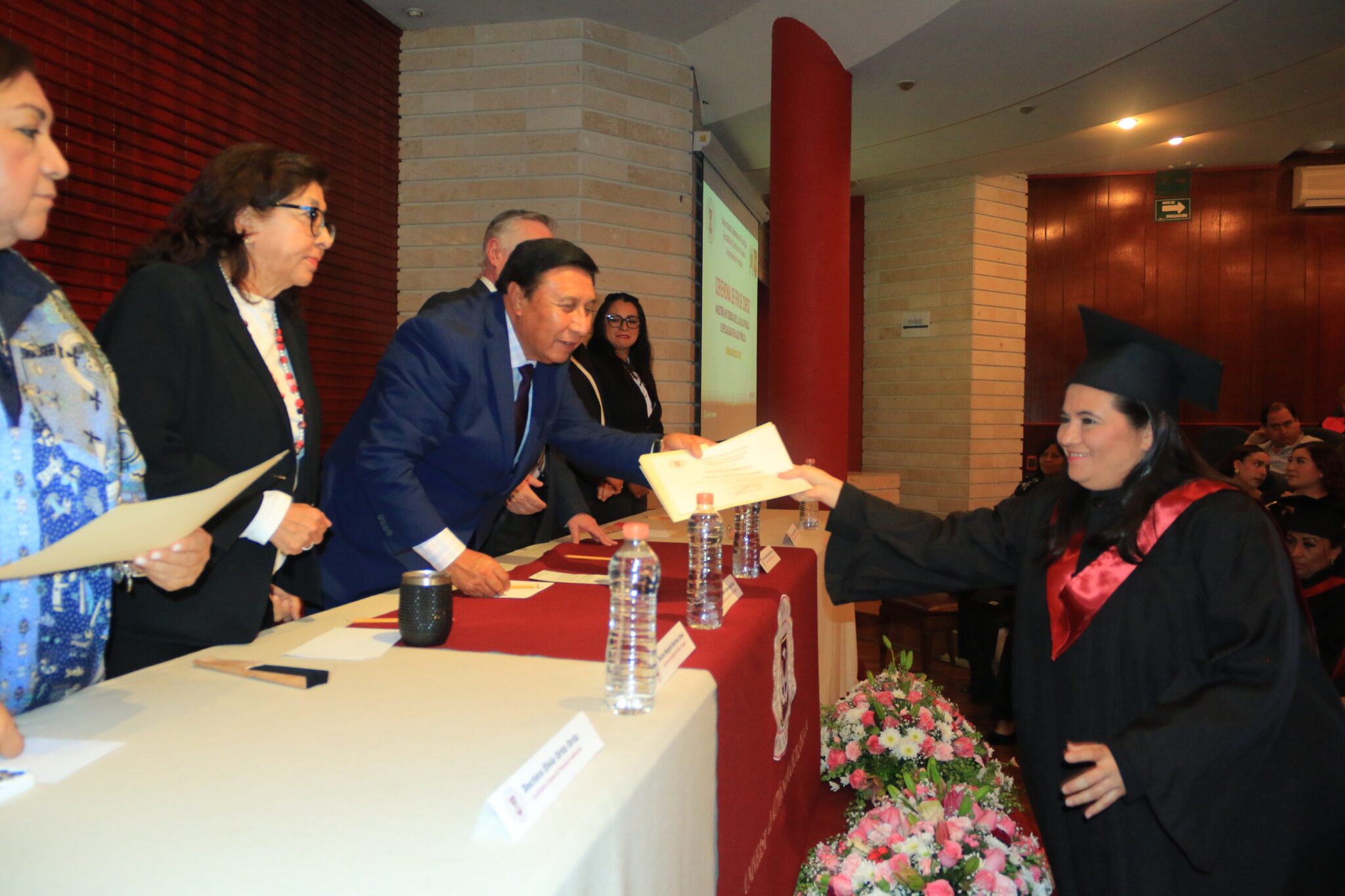 UATx gradúa a nuevos especialistas en salud pública con visión social